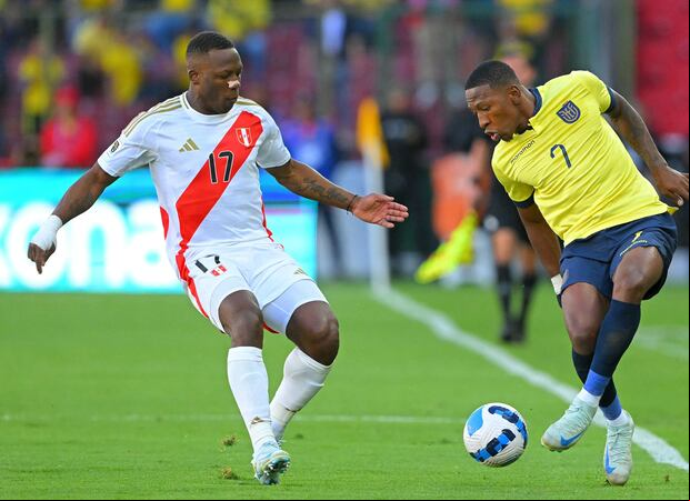 Luis Advíncula suma seis partidos en estas Eliminatorias, cinco como titular. (AFP)